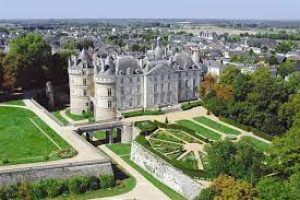 Domainedelacourbe-chateaudulude